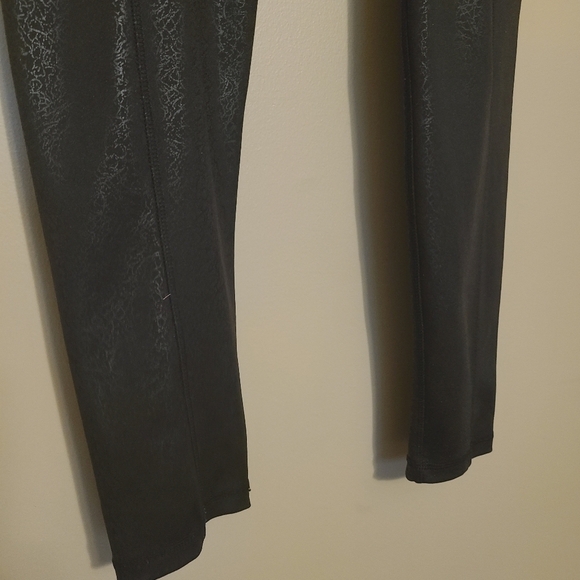 Ebb & Flow | Women's Black Floral Print Yoga Leggings (Size Small) - Picture 6 of 9